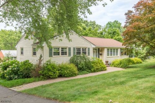 3 Queen St, Parsippany, NJ 07054-4826