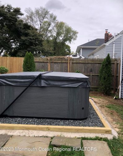 605 Front St, Tinton Falls NJ  07701-5515 exterior