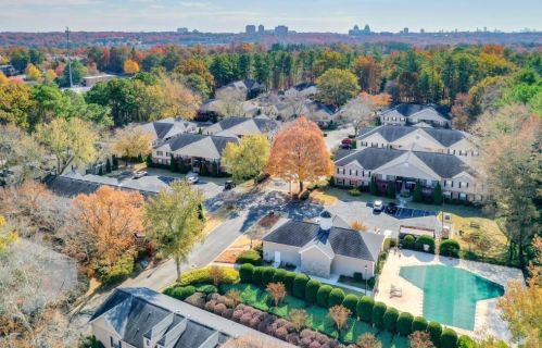 804 Brighton Pt, Atlanta GA  30328-1371 exterior