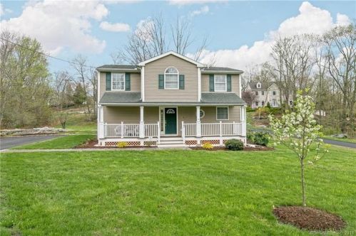 116 Lane St, Huntington CT  06484-5226 exterior
