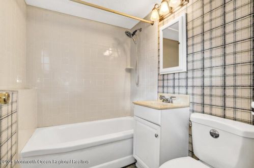 63 Cloverdale Cir, Tinton Falls NJ 07724-3105 exterior