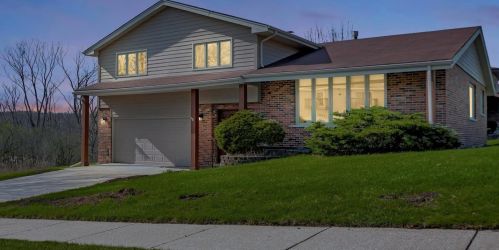 9156 Windsor Dr, Palos Hills, IL 60465-1182