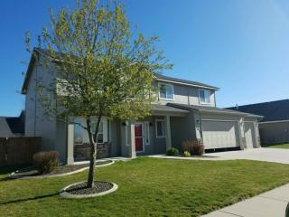 1874 Tumble Creek Dr, Meridian ID  83646-1311 exterior