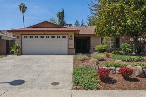 7945 Larwin Dr, Citrus Heights, CA 95610-4653