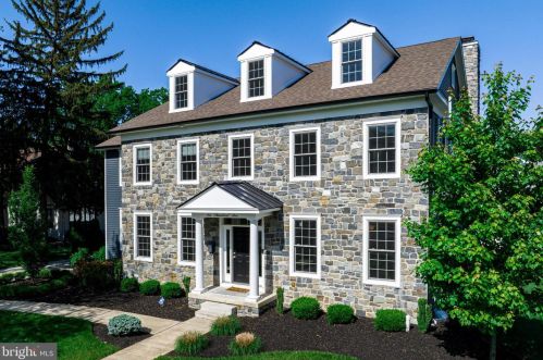 605 Warwick Rd, Tavistock NJ  08033-3926 exterior