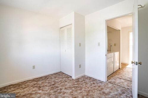 402 Coreopsis Dr, Lancaster PA  17602-1143 exterior