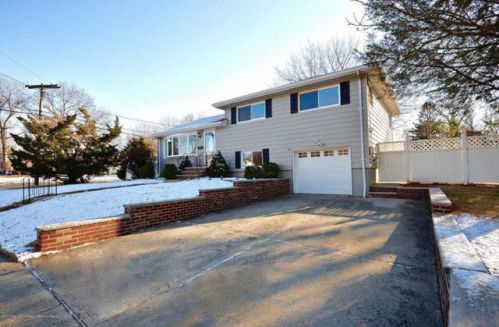 141 Delong Ave, Dumont, NJ 07628-1329