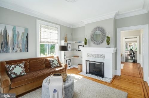 220 Washington Ave, Tavistock NJ 08033-3323 exterior