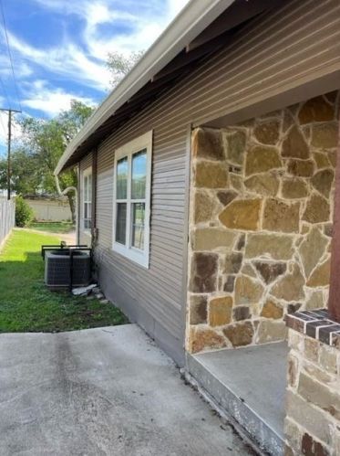 3501 Lipscomb St, Fort Worth TX  76110-5218 exterior