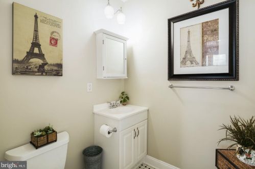 316 Washington Ave, Tavistock NJ 08033-3327 exterior