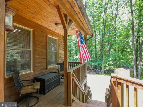 451 Shenanwood Dr, Harpers Ferry, WV 25425-4445