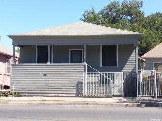 618 Sierra Nevada St, Stockton, CA 95205-4437