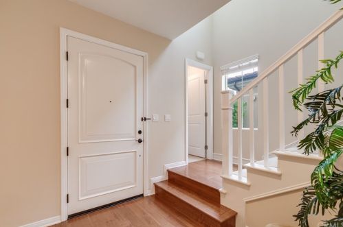 88 Rembrandt, Irvine CA  92620-7314 exterior