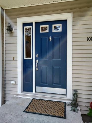 101 Cranston Ave, Huntington, CT 06484-5543