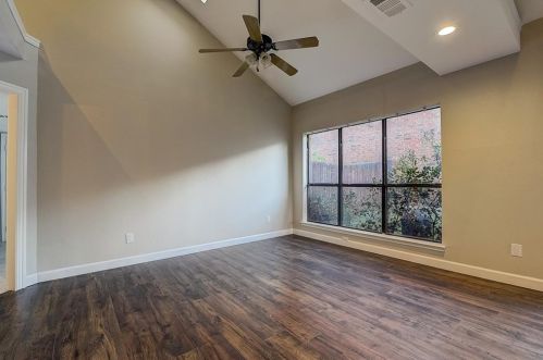 1613 San Francisco St, Carrollton TX 75007-5050 exterior