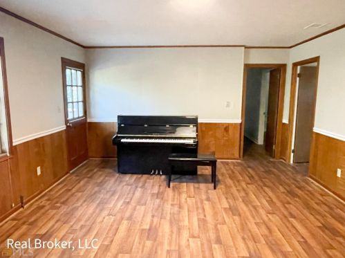 2023 Conway Dr, Waycross, GA 31503-9138