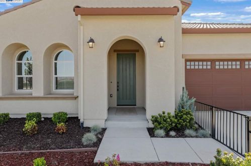 254 Mabel Josephine Dr, Tracy, CA 95377-1179
