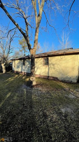 315 Lincoln Dr, Tennille, GA 31089-1444
