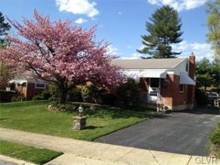 2445 Lumber St, Allentown, PA 18103-6752