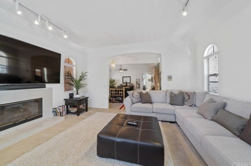 1105 Alabama St, Huntington Beach, CA 92648-3515