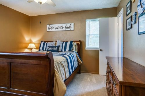 5920 Rickee Dr, Fort Worth TX  76148-2734 exterior