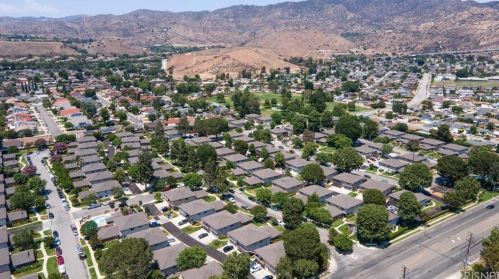 2052 Avenida Vista Delmonte, Simi Valley CA  93063-4016 exterior