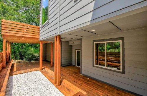 5008 Baker St, Austin TX  78721-1511 exterior
