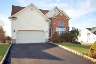 21 Freeman Ln, Bridgewater, NJ 08807-5601