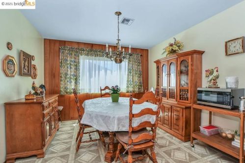 3562 Skylark Dr, Concord CA  94520-1515 exterior