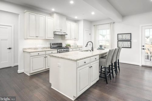 660 Falcon Ln, Aberdeen MD  21001-1255 exterior