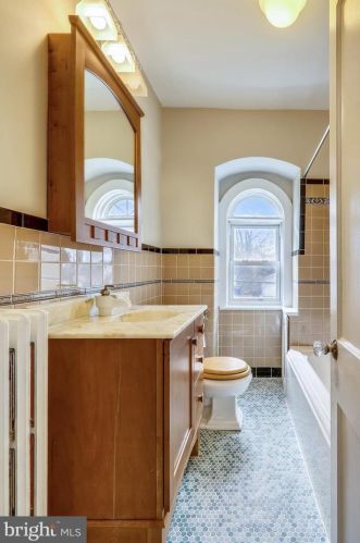 8401 Cedar St, Silver Spring MD 20910-4324 exterior