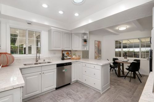 1527 Palais Rd, Anaheim CA  92802-2104 exterior