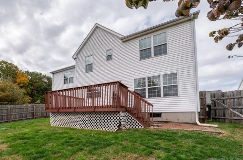 14 Greenview Ter, Middletown CT  06457-8738 exterior