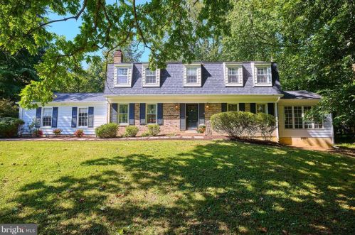 10200 Carol St, Great Falls, VA 22066-2913