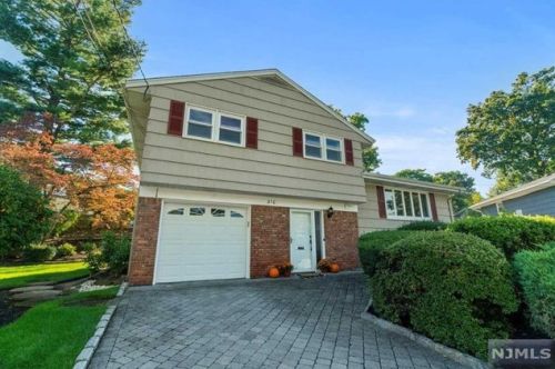310 Mack Pl, N Milford, NJ 07646-1235