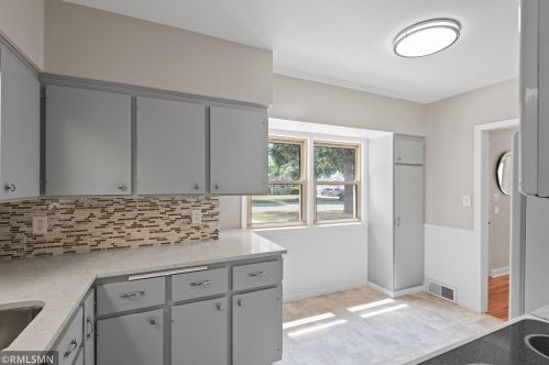 2083 Floral Dr, Saint Paul MN  55110-3849 exterior