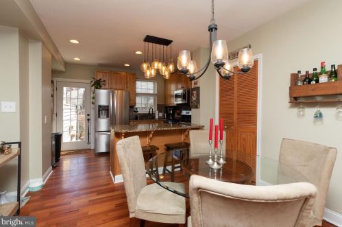 1015 4 St, Philadelphia PA 19147-4106 exterior