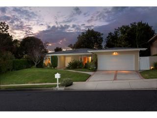 22759 Liberty Bell Rd, Calabasas, CA 91302-5720