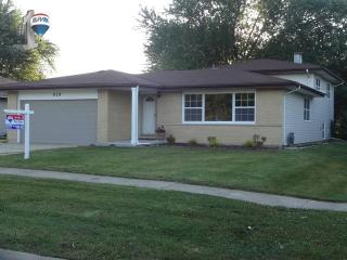 929 Sycamore Ln, Hanover Park, IL 60103-5652