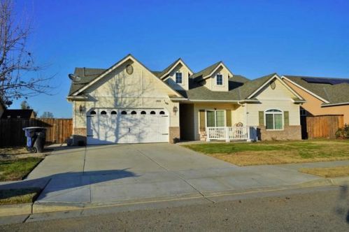 998 Tranquility Ct, Lemoore, CA 93245-9148