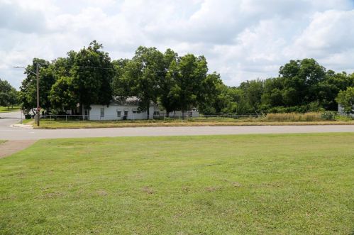 1705 Circle Park Blvd, Fort Worth, TX 76164-8946