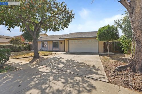 36089 Spruce St, Newark, CA 94560-1560