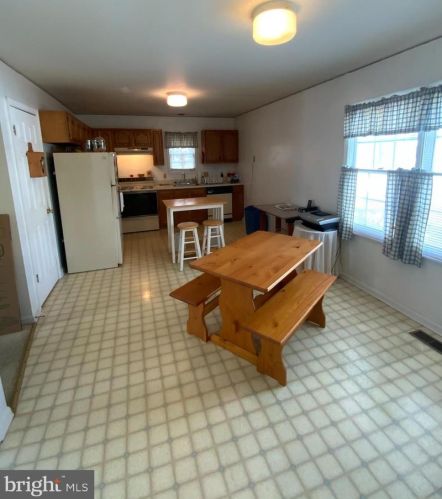 1300 Pine St, Shady Side MD 20764-9429 exterior