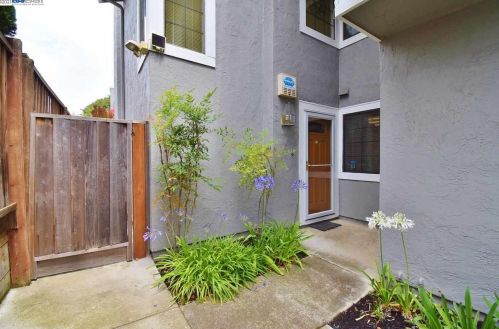 6918 Lariat Ln, Hayward, CA 94552-5103