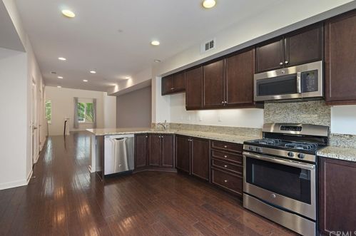 53 Waldorf, Irvine CA  92612-1066 exterior