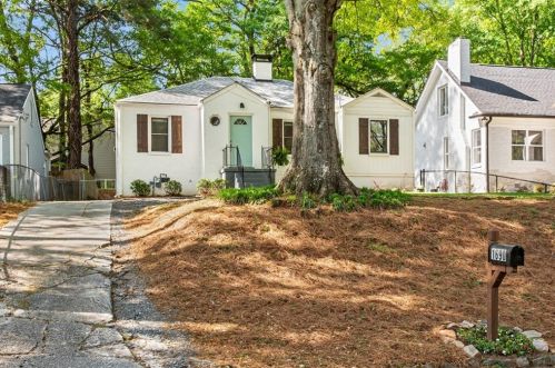 1690 Emerald Ave, Atlanta, GA 30310-1551