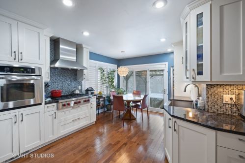 409 Division St, Oak Park, IL 60302-1438
