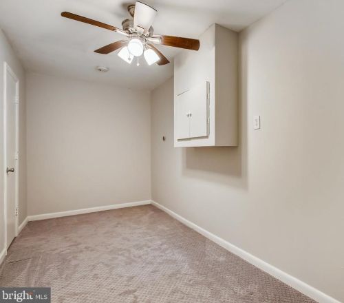 1576 Goldenrain Ct, Herndon VA  20190-4037 exterior