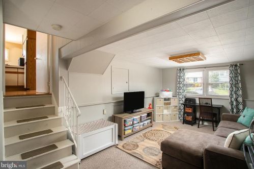 14 Winding Way, Trenton NJ 08620-2628 exterior