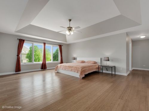 6887 Fieldstone Dr, Willowbrook IL  60527-5295 exterior